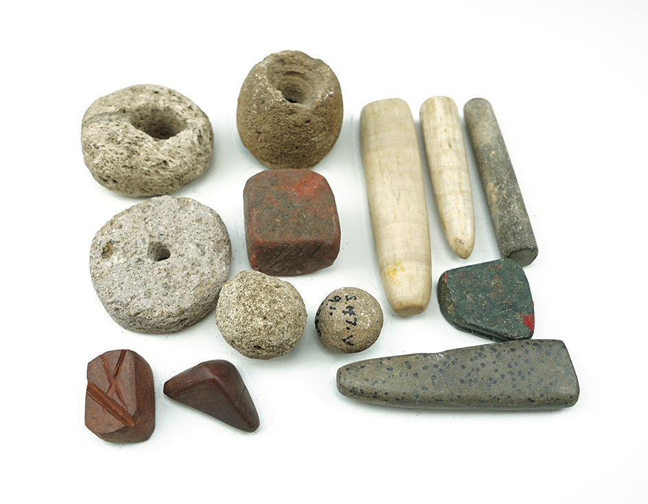 Set of 13 assorted Stone pieces found on one site in New Mexico. The largest is 3 5/8".