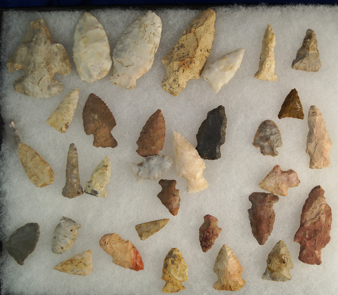 Large assortment of arrowheads found in central Illinois, largest is 2 3/8".