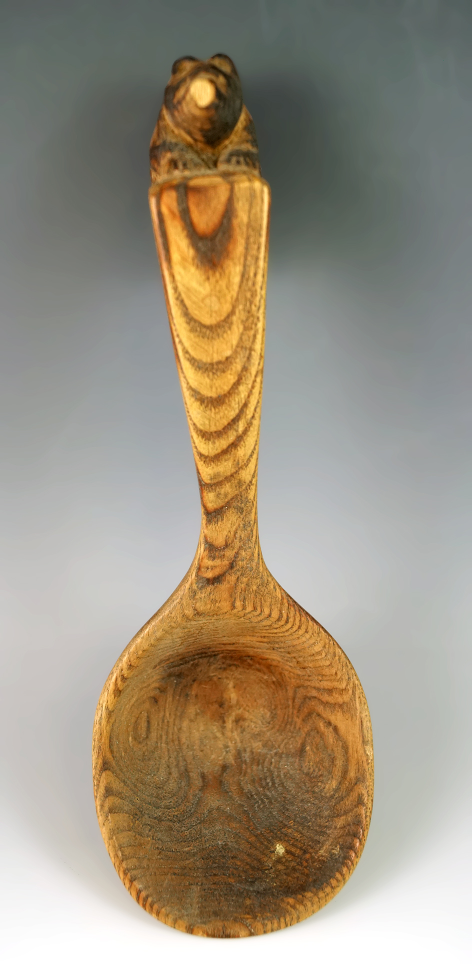 8 3/8"" Iroquois handcarved wooden Spoon with a detailed bear effigy carved on top - New York.