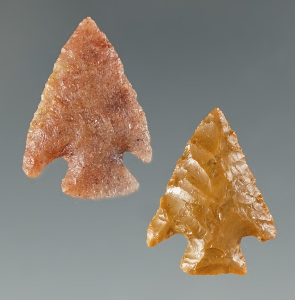 Pair of well styled Colorado arrowheads, largest is 7/8".