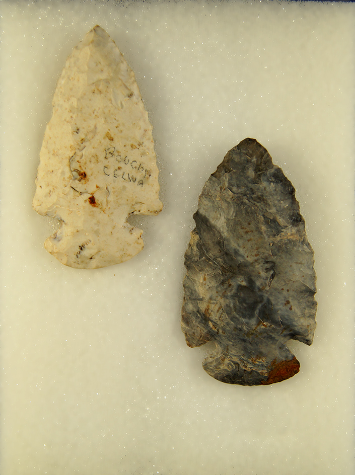 Pair of Ohio Dovetail points, one has minor restoration to a basal corner, largest is 2 3/16".