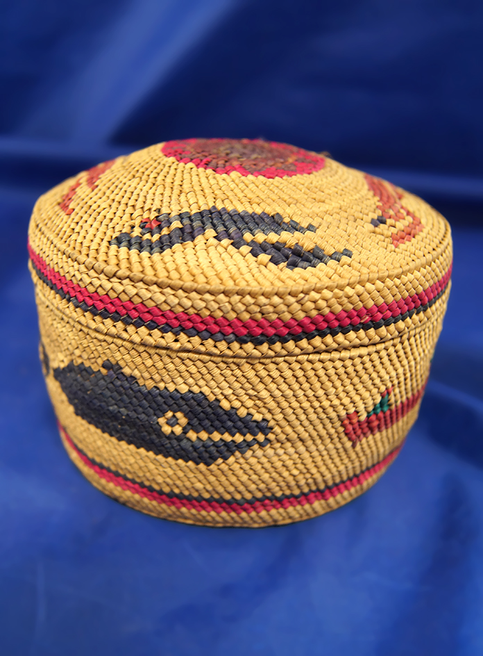 4" Diameter tightly woven lidded basket in nice condition.