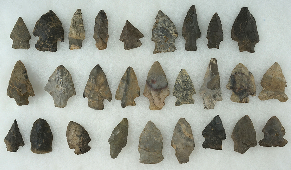 Group of 27 assorted New York area Points and Knives. Largest is 2".