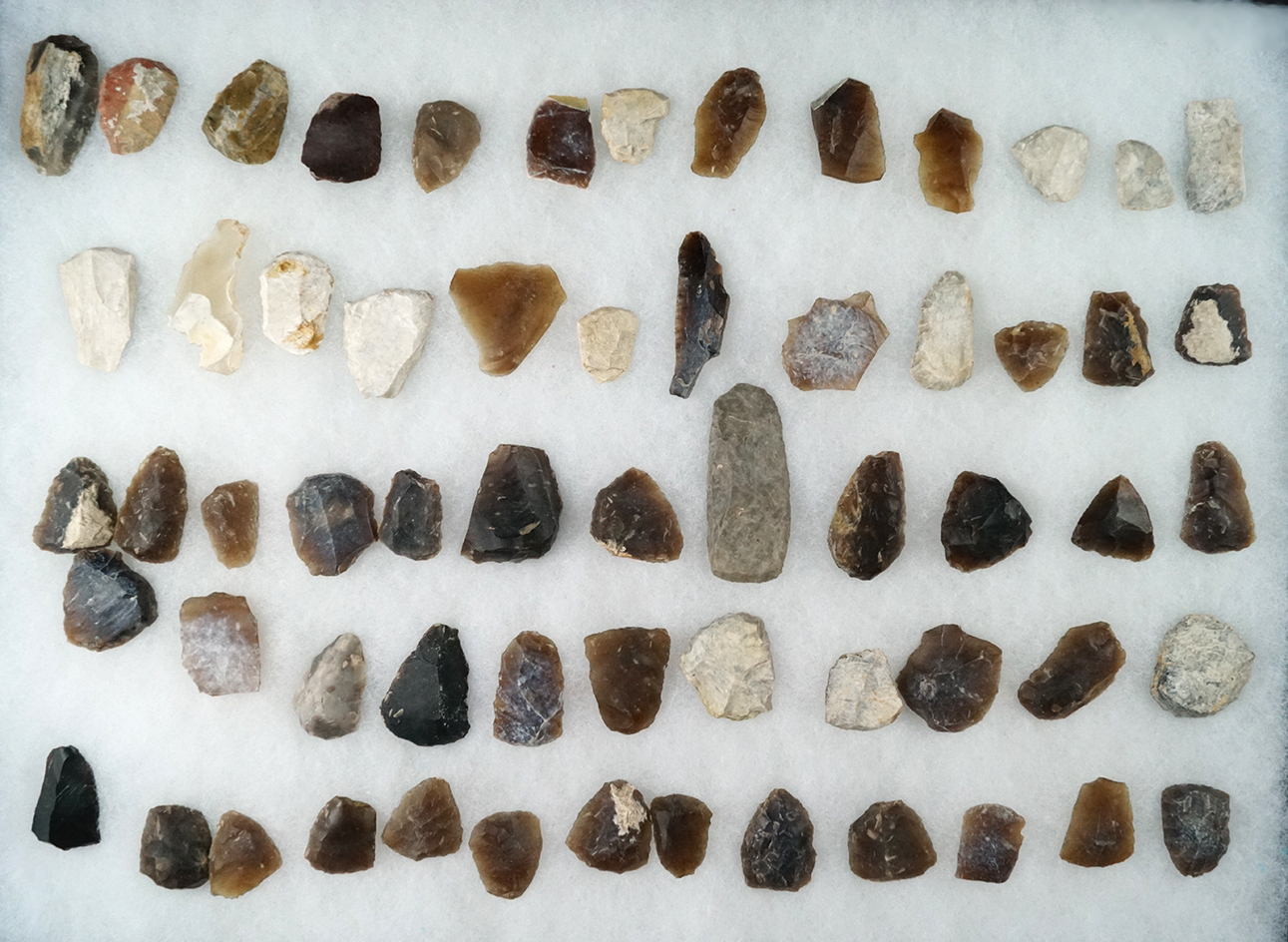 Large group of mostly Knife  River Flint scrapers found in the Dakotas. Largest is 2 5/16".