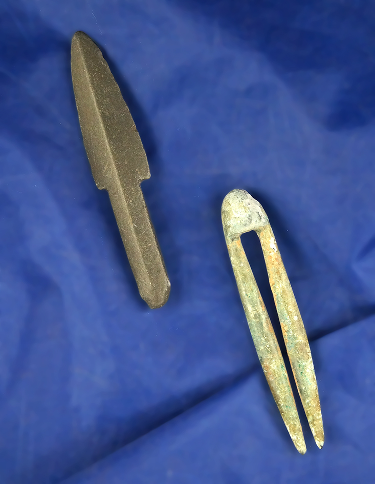 Pair of Old World artifacts, including a 2 3/4" polished stone arrowhead.