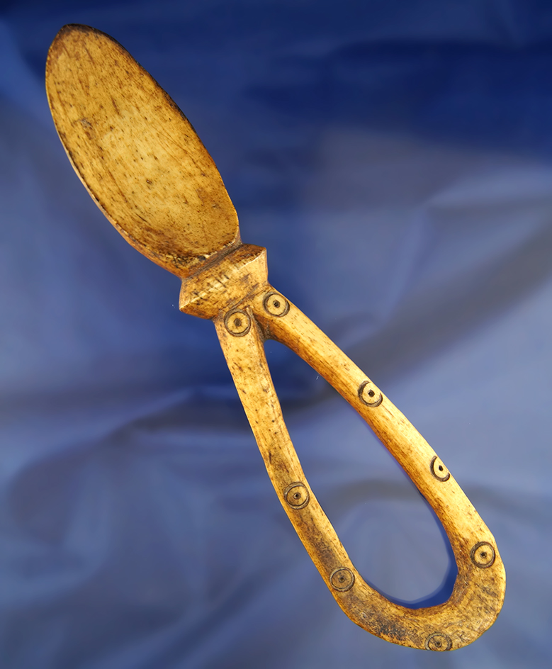 8 5/8" nicely carved African handled spoon made from bone.