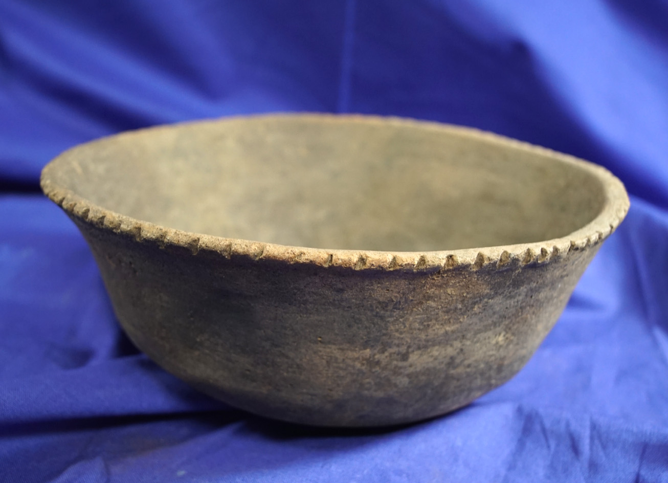8" Wide Pie Crust Mississippian Bowl in excellent condition.