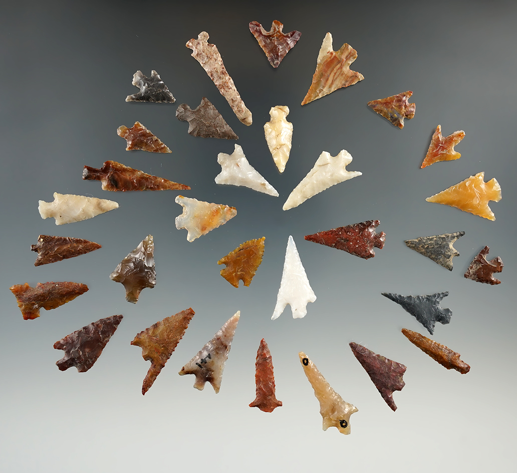 Large group of 31 assorted Columbia River arrowheads, largest is 1 3/8".