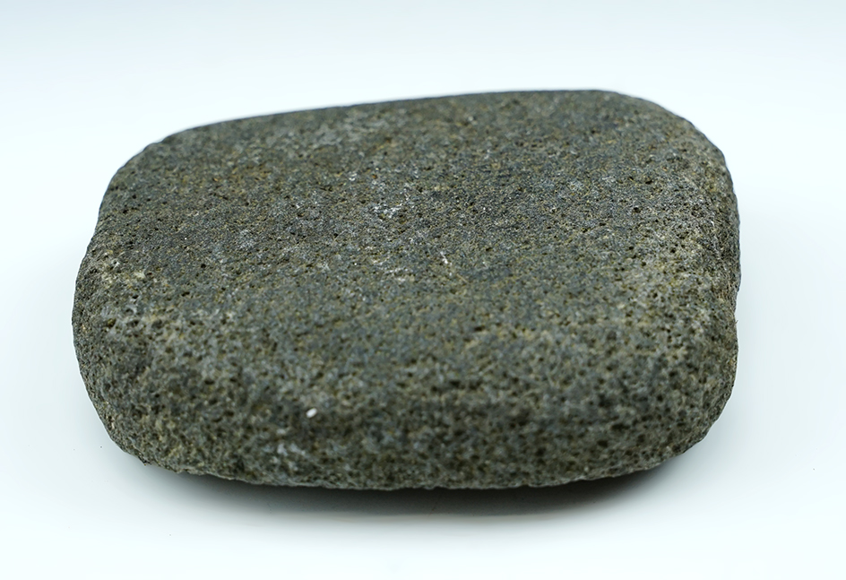 4 1/16" classic style grinding Mano found in Malheur Co., Oregon in good condition.