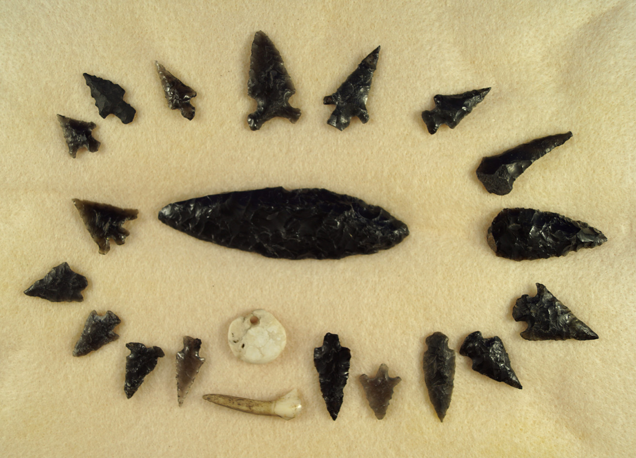 Nice group of obsidian artifacts and a small pendant found by Syl Egan in eastern Oregon.