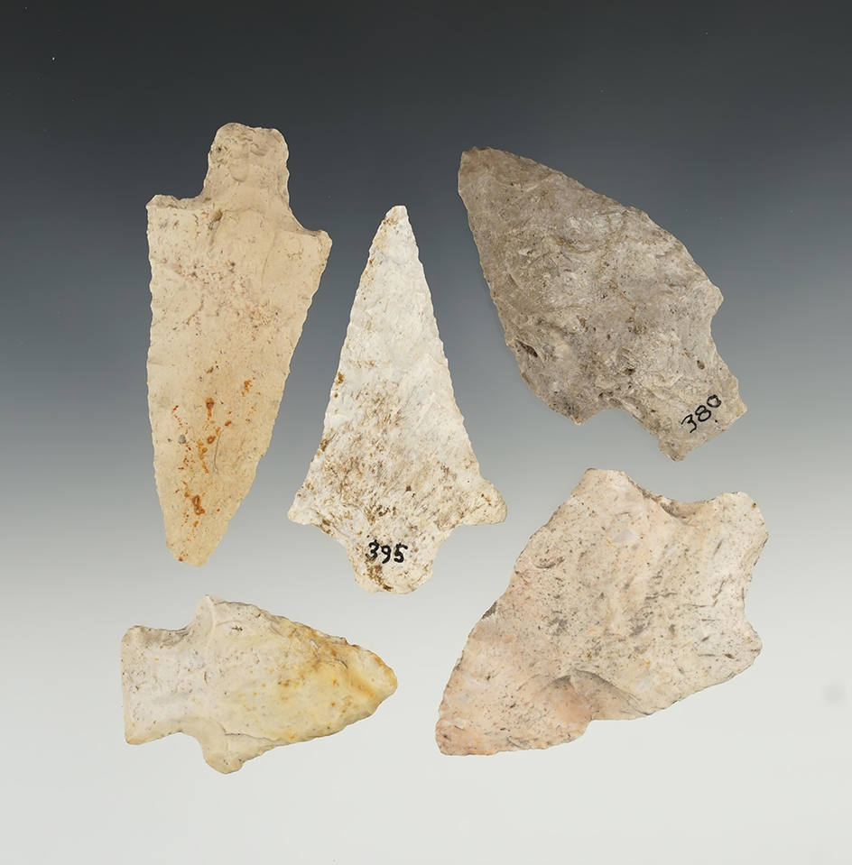Set of five assorted arrowheads found in Florida, four have original collectors cards from the 1940s