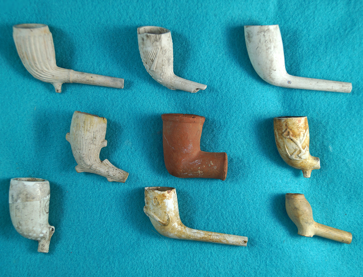 Group of 9 assorted Tavern Pipes, largest is 2 7/8".