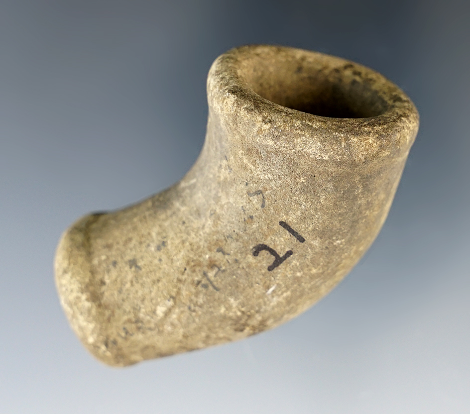 2 1/2" Clay Obtuse Angle pipe found in New York. From the collection of Robert Messinger.