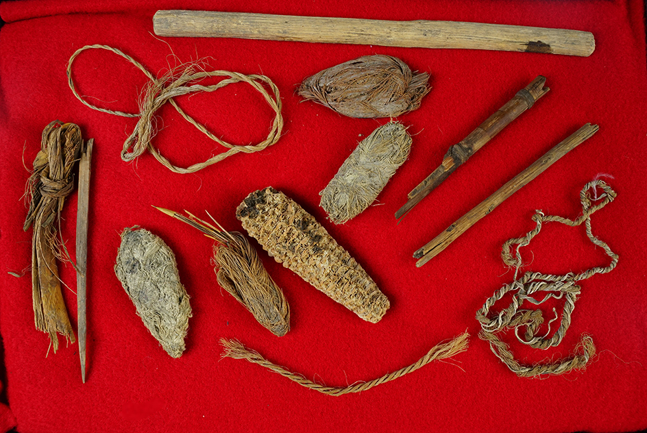 Ex. Museum! Rare set of perishable artifacts. Recovered in the Desert Southwest. Largest is 7 7/8". 