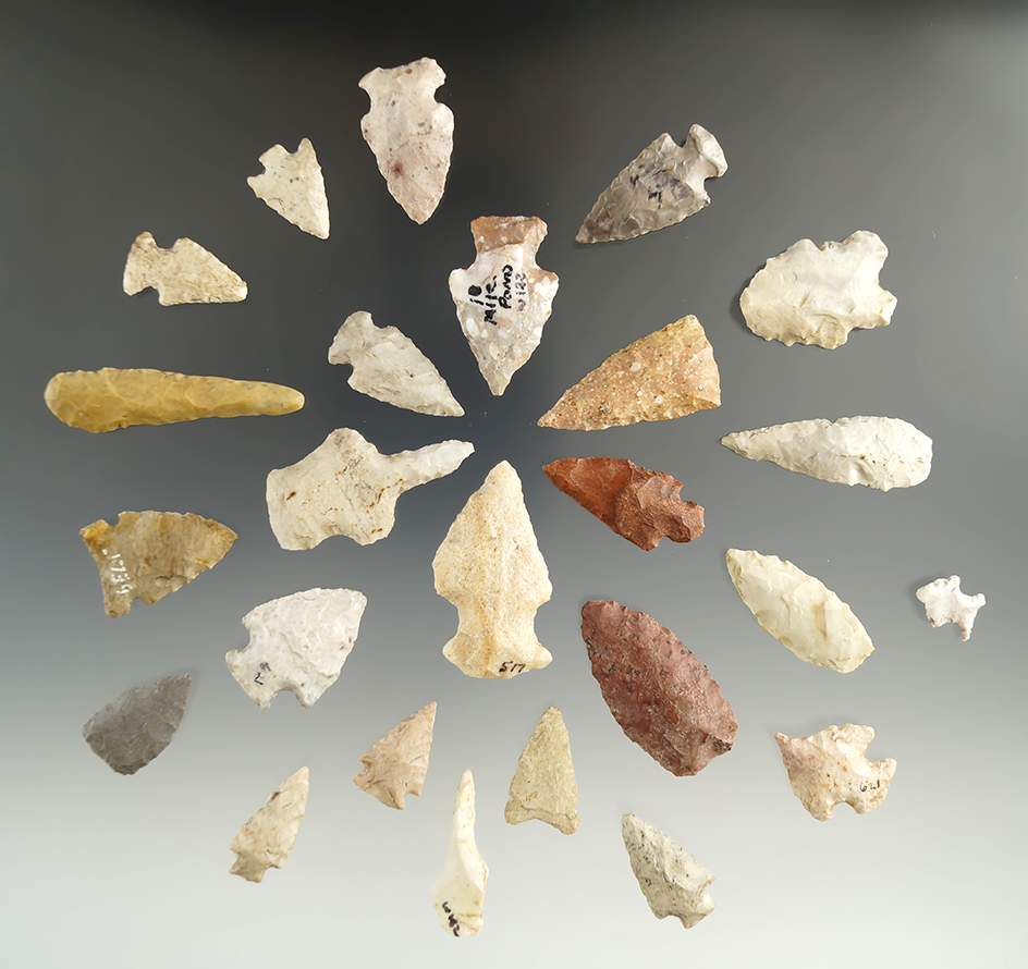 Group of 21 Midwestern points and four drills. Largest is 1 9/16".