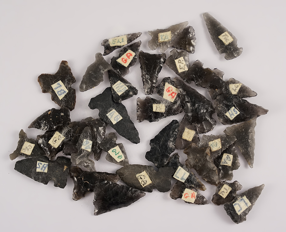 Set of 48 Obsidian New Mexico points. The largest is 1 1/8".