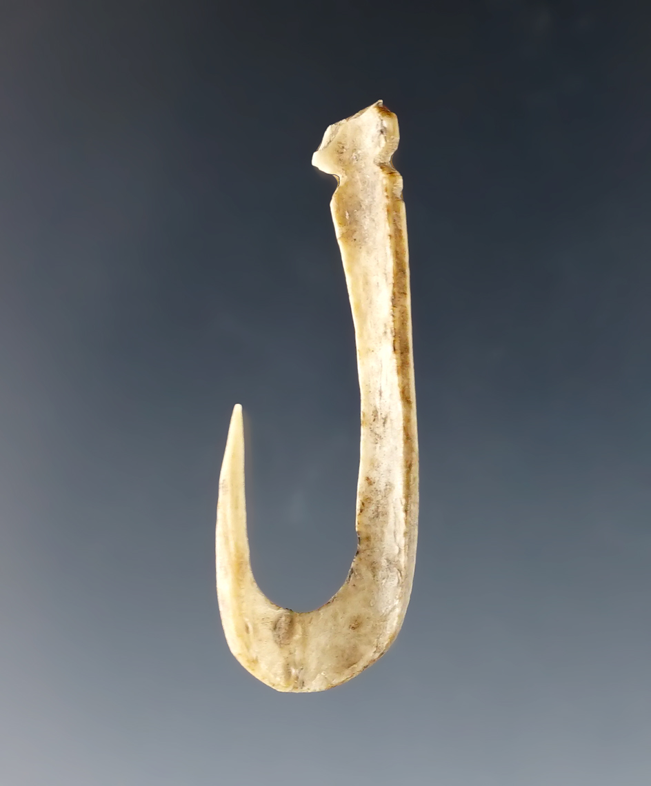 1 9/16" Bone Fish Hook that is nicely styled. Found in the Four Corners area.