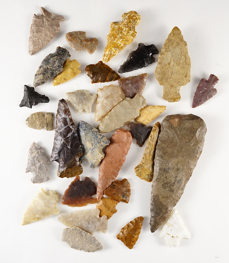 Large set of 31 assorted Colorado Points. The largest is 3 3/4".