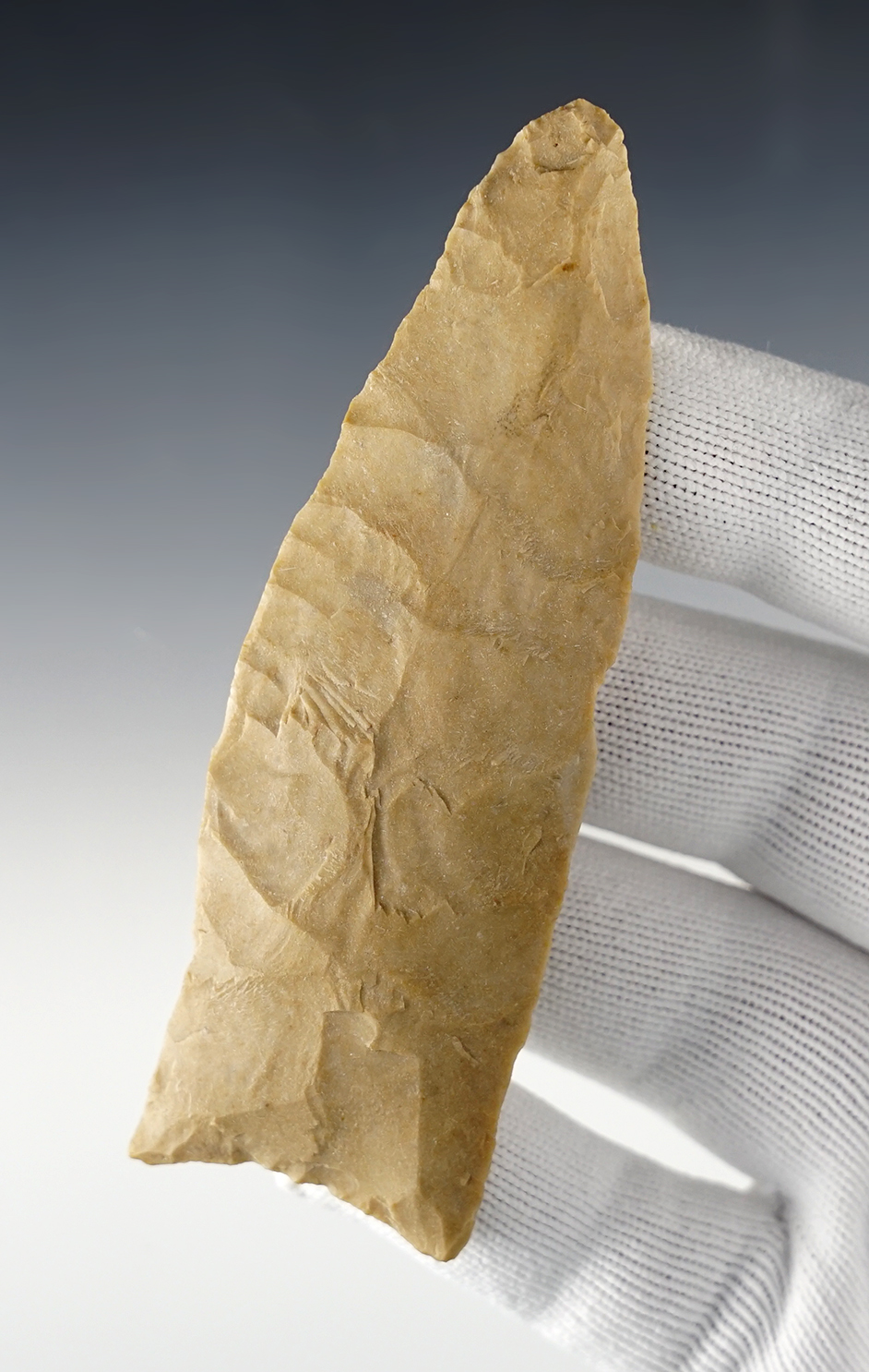 Nice 4" Plainview found in Wilson Co., Texas. Ex. Pat Robinson. Comes with a Roger COA.