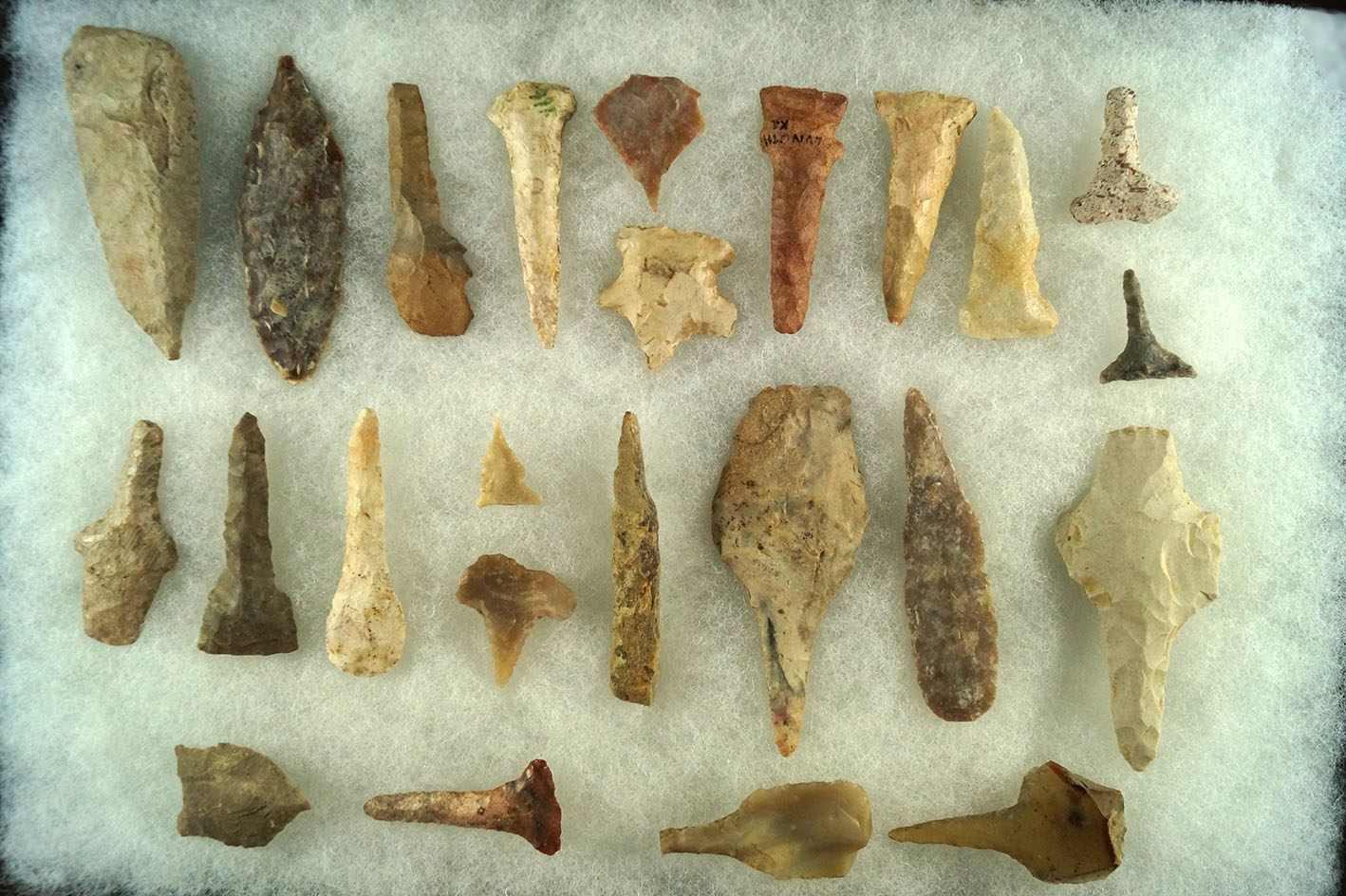 Large group of assorted Midwestern Flint Drills and Tools, largest is 3".