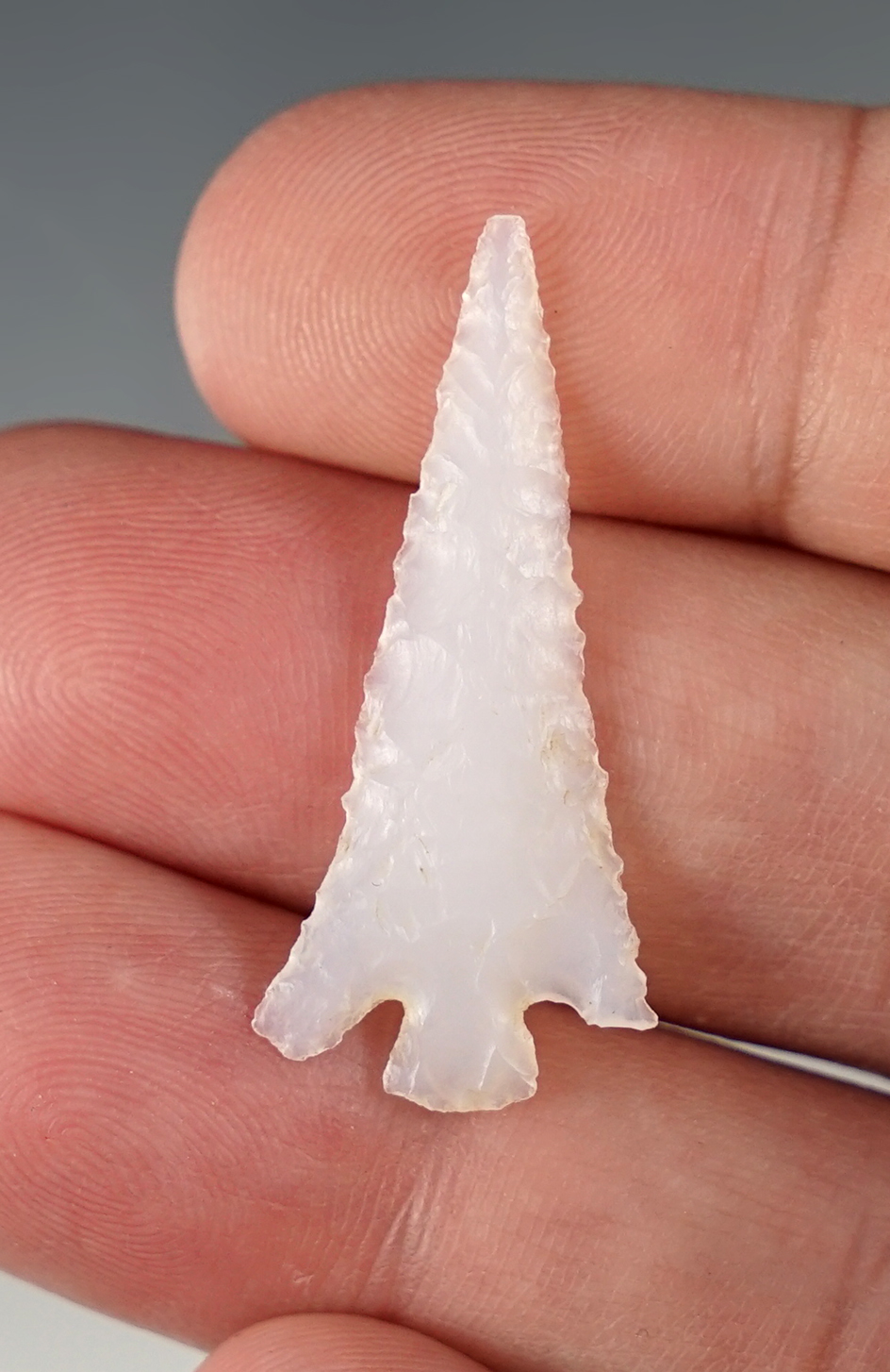 Superb flaking 1 7/16" Semi-translucent Columbia Plateau. Found close to Yaeger Island.