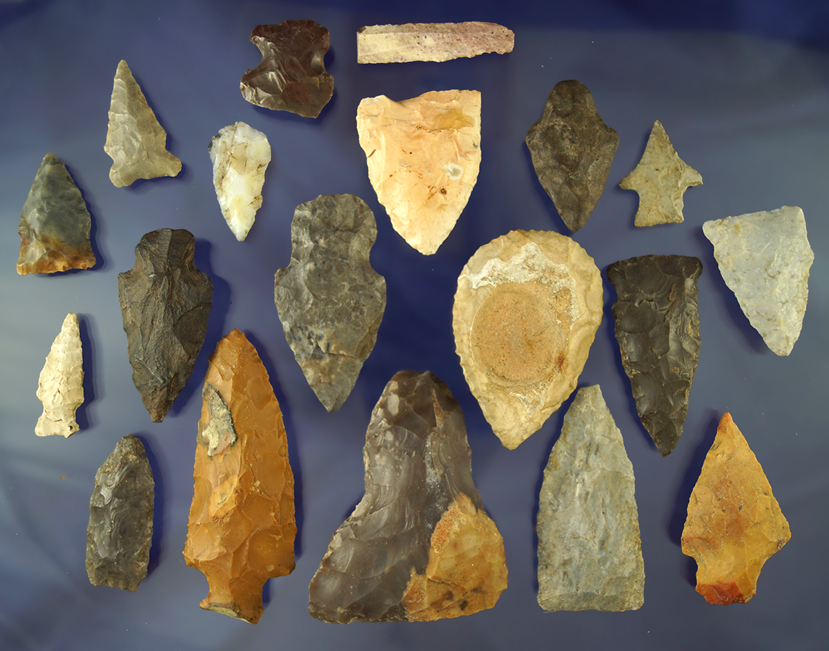 Group of 19 assorted flaked artifacts and arrowheads from the Texas area, largest is 3" long.