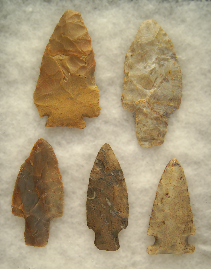 Set of 6 assorted Ohio Arrowheads, largest is 3 1/16". Ex. R. Thiebeau.