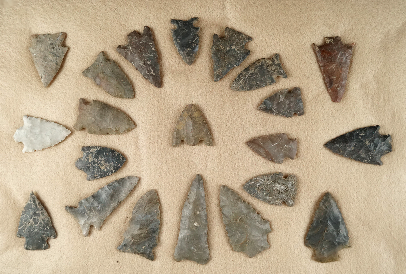 Group of 21 assorted arrowheads found in Tennessee, largest is 2 3/8".
