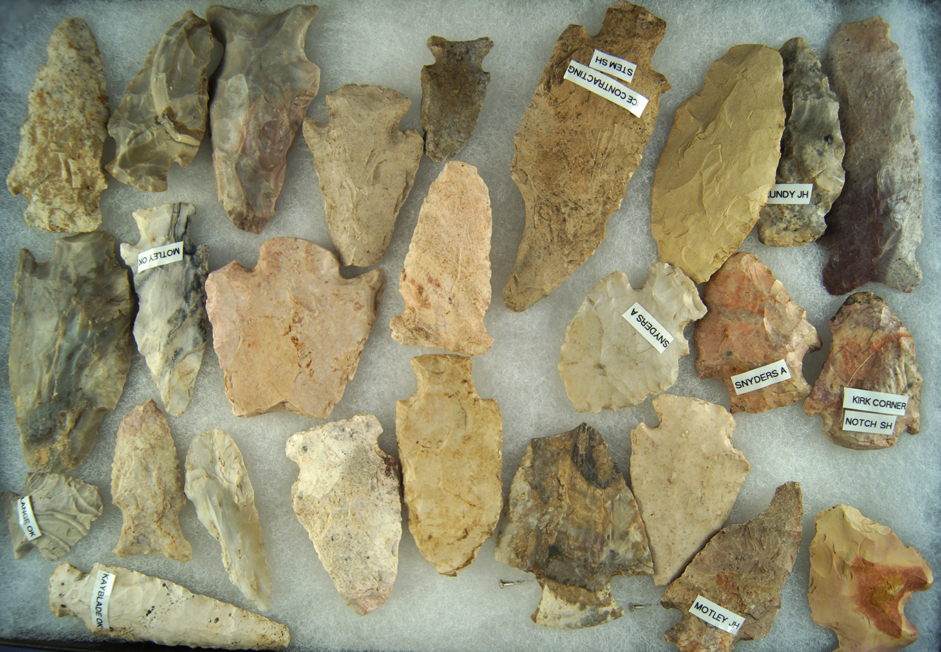 Large group of assorted Missouri Arrowheads, all have some damage. Excellent study pieces.