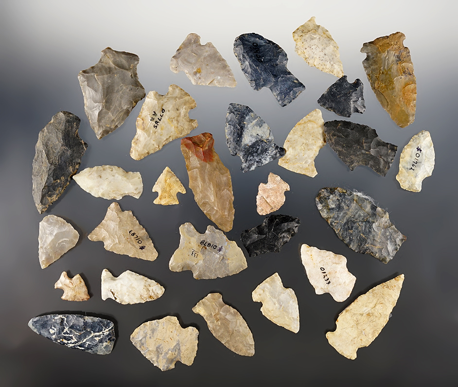 Set of 30 common Ohio points in good condition. The largest is 2 1/4".